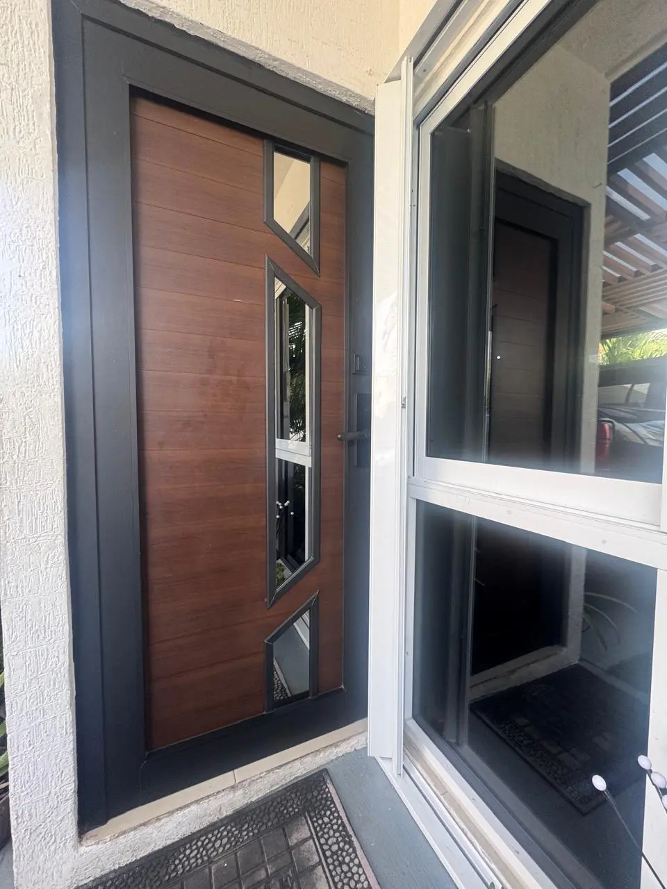 Puertas de Vidrio y Aluminio y Mosquiteros a la Medida