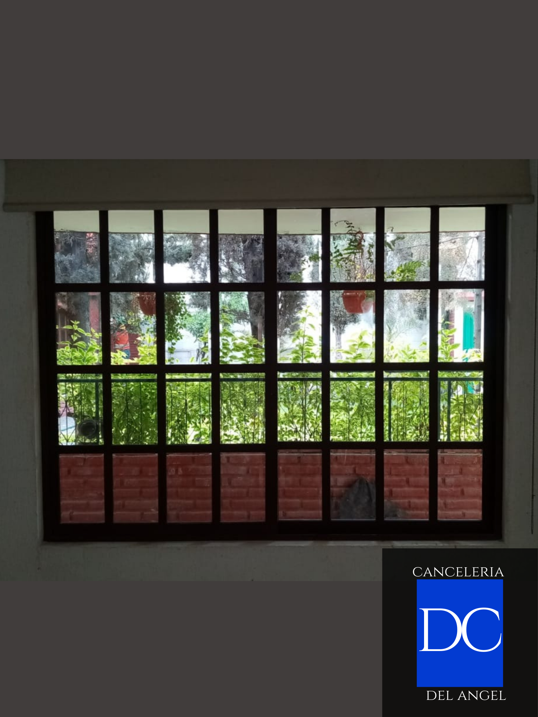 Ventana a Cuadros Estilo Industrial